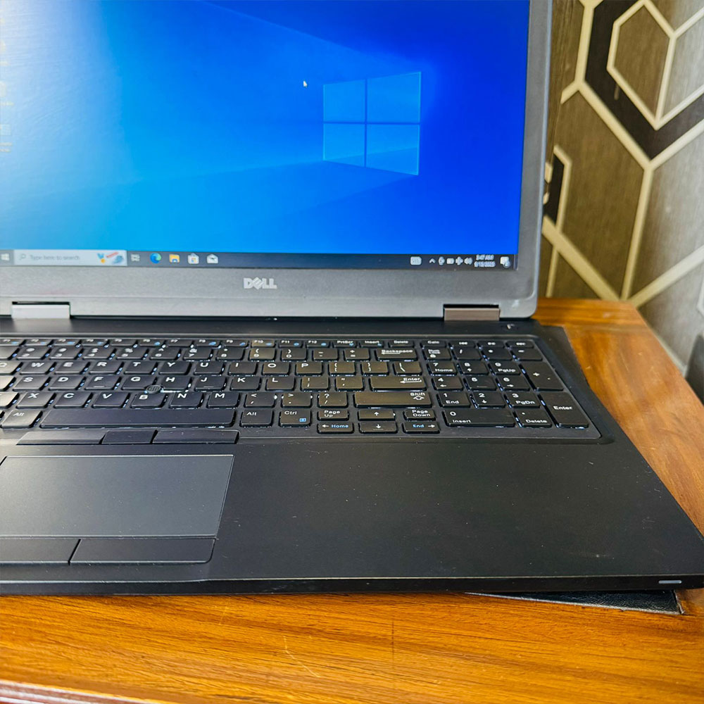 Dell Latitude E5570 Laptop | 256GB SSD | 8GB RAM | Core i5 7th Generation | Intel Quad Core i5-7300U | Numpad Backlit Keyboard | 15.6″ FHD IPS Display | Laptop - Image 4