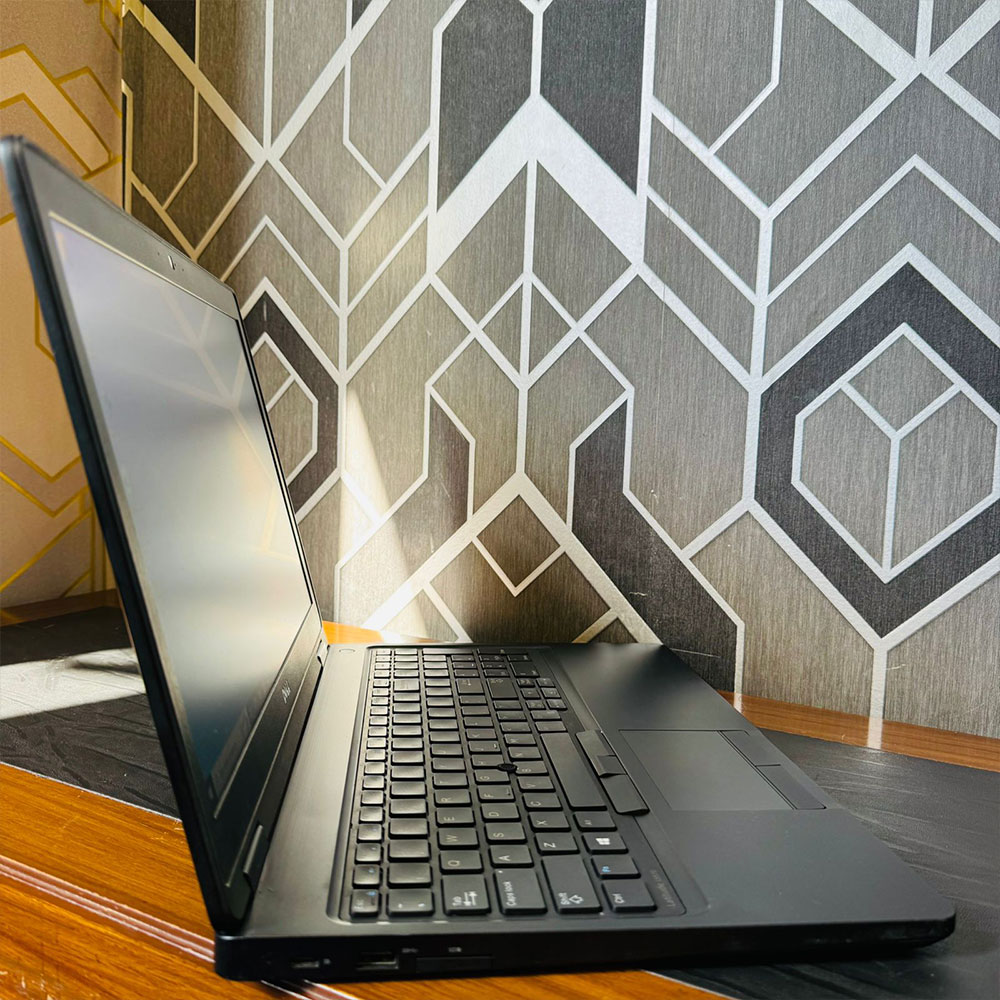 Dell Latitude E5570 Laptop | 256GB SSD | 8GB RAM | Core i5 7th Generation | Intel Quad Core i5-7300U | Numpad Backlit Keyboard | 15.6″ FHD IPS Display | Laptop - Image 7