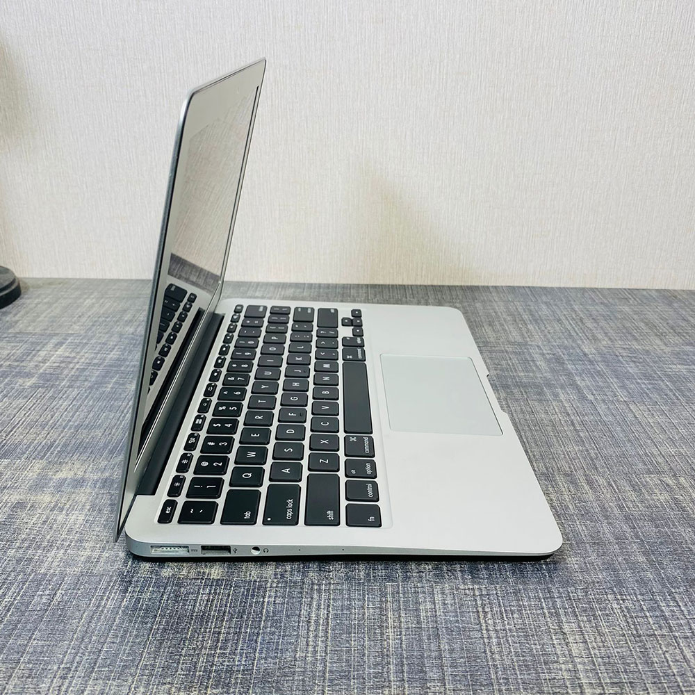 Apple MacBook Air 2015 | 128GB SSD | 4GB RAM | 1.6GHz Intel Core i5 | 5th Gen | 11.6-inches Display | 10 Hours Battery | MacBook - Image 7