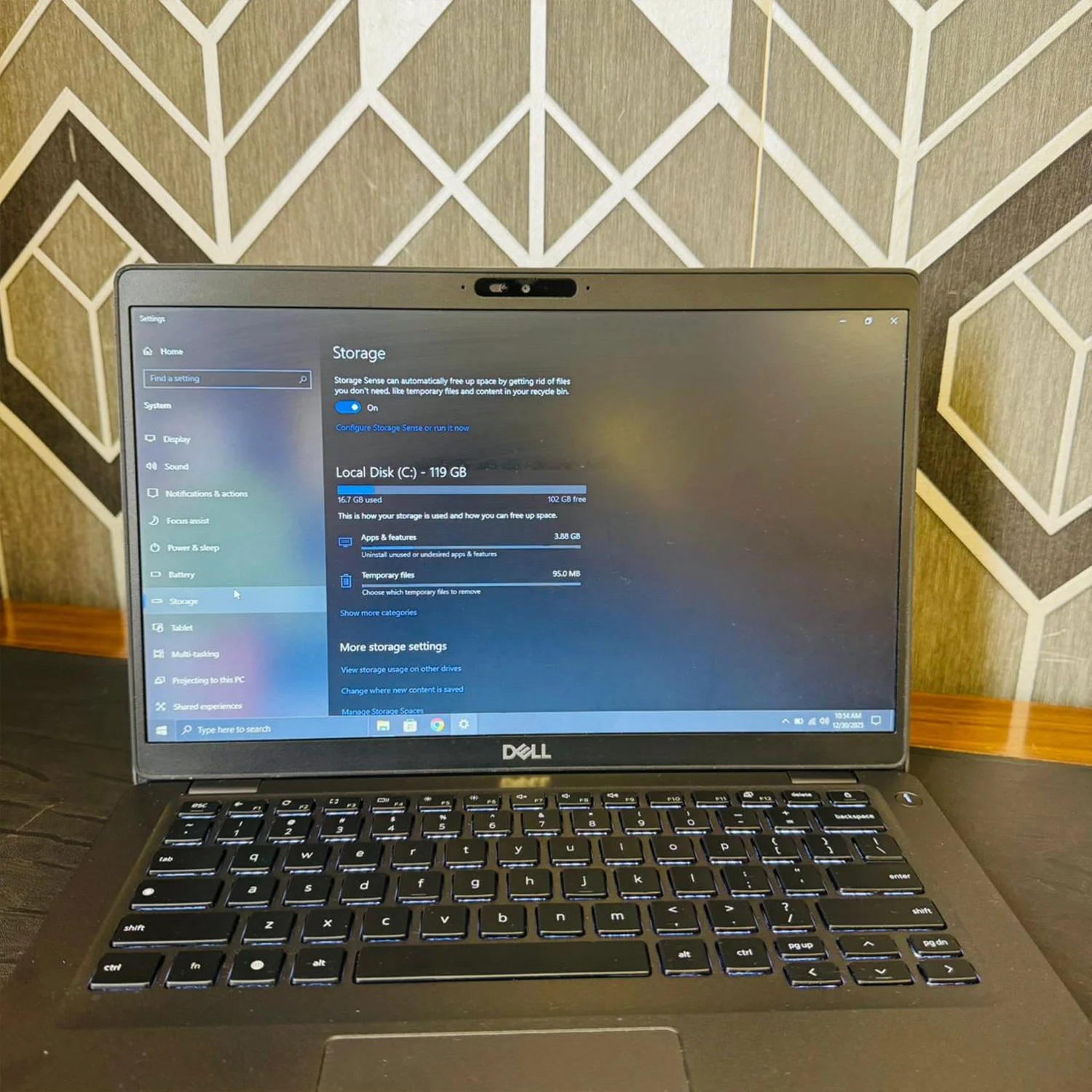 Dell Latitude 5400 Chromebook | 128GB SSD | 4GB RAM | Intel Celeron 4305U 2.20GHz | Windows 10 | 14″ HD Display | Backlit Keyboard | Laptop - Image 3