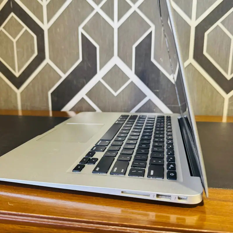 Apple MacBook Air 2015 | 128GB SSD | 8GB RAM | 1.6GHz Dual-Core Core i5 | 13.3 inch HD Display | Intel HD Graphics 6000 | 8 Hours Battery | MacBook - Image 5