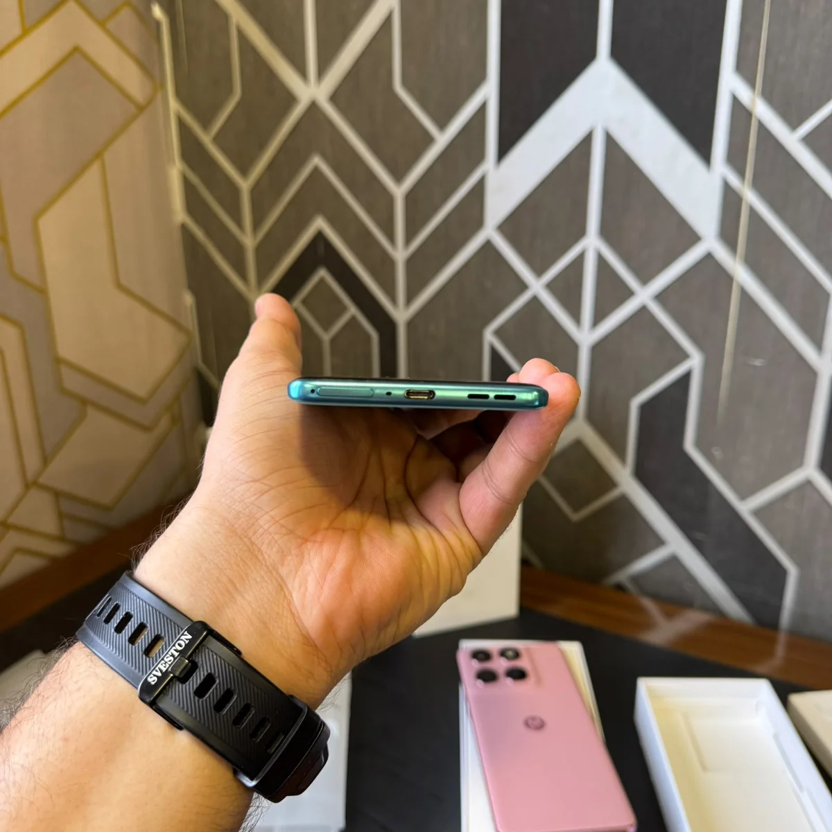 Motorola | Edge 60 Fusion | 256GB Storage | 12GB RAM | 6.7″ pOLED | Dimensity 7300 | 5200mAh Battery | Non PTA / Official PTA Approved | Mobile Phone - Image 10