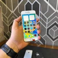 apple-iphone-8-gold-actual-stock-front-02